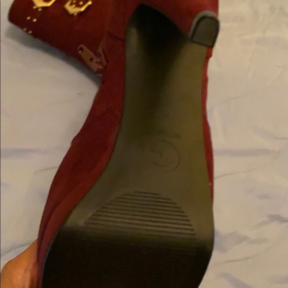 Shoes - Picture 2 of 3